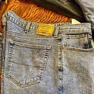 Levi Strauss signature blue jeans waist 42 length 30